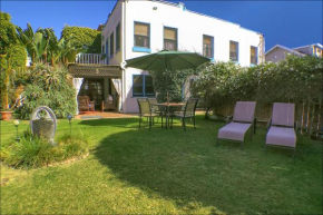 Venice Beach Garden Retreat - Yard, Cabana, Parking, 50 Feet to Beach